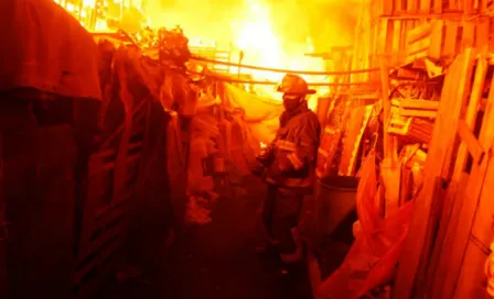 Se registró fuerte incendio en la Central de Abasto; hay ocho heridos