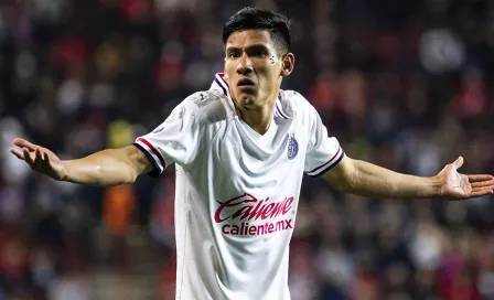 Uriel Antuna: 'Cargarle todo Chivas a un chavo de 22 años es difícil'