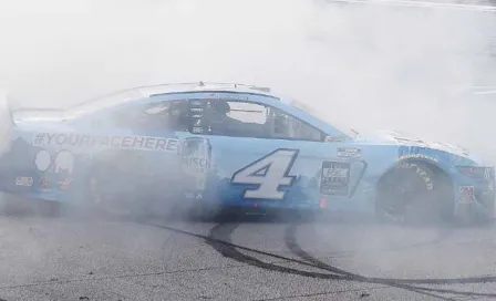 Kevin Harvick, ganador del circuito Darlington Raceway en el regreso de la NASCAR