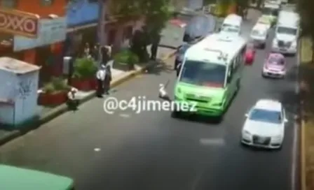 VIDEO: Sujeto intenta asaltar camión, pero es abatido por un policía