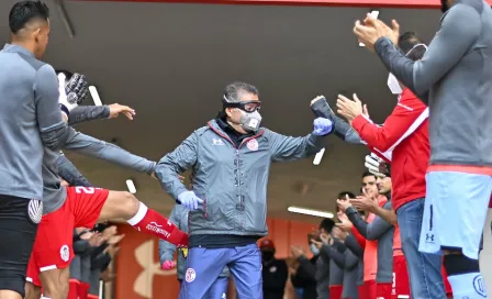 Toluca: Realizó pasillo de reconocimiento y aplausos a su cuerpo médico 