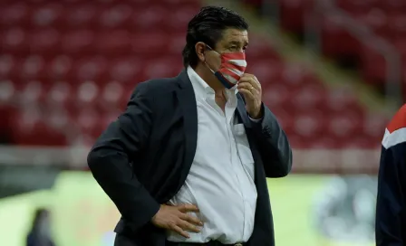 Chivas: Luis Fernando Tena dejó de ser entrenador del Rebaño, anunció el club