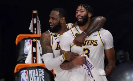 Lakers: Estrella de la TV estadounidense reveló que intercambia mensajes con un jugador