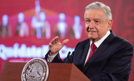 AMLO se conmovió por la muerte de Manzanero: 'No quiero seguir con la rueda de prensa'