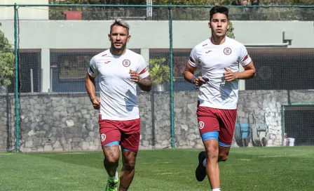 Cruz Azul: Pol Fernández y Walter Montoya viajaron a Guatemala para obtener su visa de trabajo