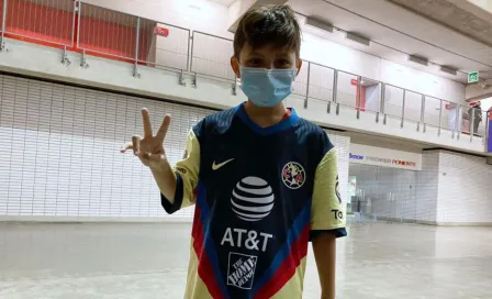 Henry Martín le regaló su playera a niño aficionado de Chivas