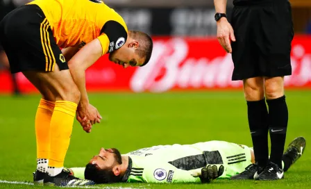 Raúl Jiménez: Rui Patricio sufrió brutal golpe en derrota de los Wolves ante Liverpool