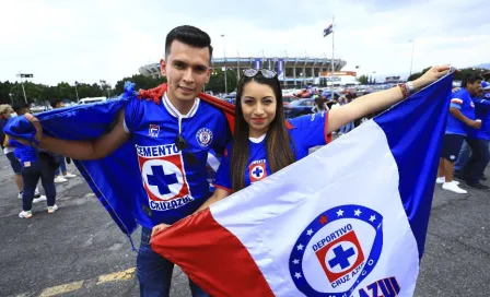 Cruz Azul vs Santos: Aficionados cayeron con boletos falsos en el Azteca