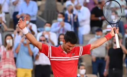 Djokovic regaló raqueta a niño mexicano por su apoyo en la Final de Roland Garros