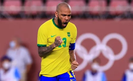 Dani Alves fue captado en un fiesta; causa indignación en la afición del Sao Paulo