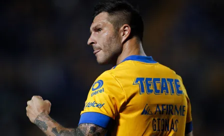 Camioneta con autógrafo de Gignac, a la venta por 4.5 millones de pesos