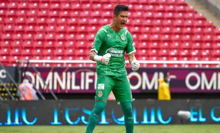 Video: Raúl Gudiño cumplió sueño de un aficionado al regalarle sus guantes