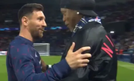 Messi y Ronaldinho se fundieron en abrazo tras emotivo reencuentro