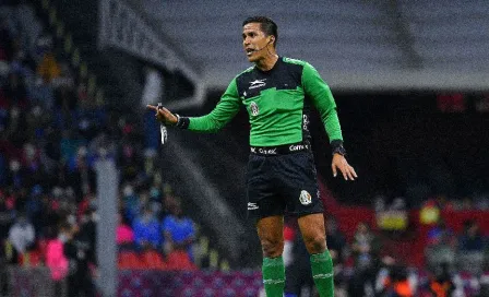 Liga MX: Árbitro 'explotó' contra jugador de Cruz Azul; 'Bájale de hue...'