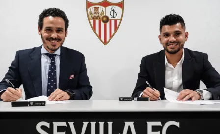 Tecatito Corona: Sevilla hizo oficial el fichaje del mexicano hasta 2025