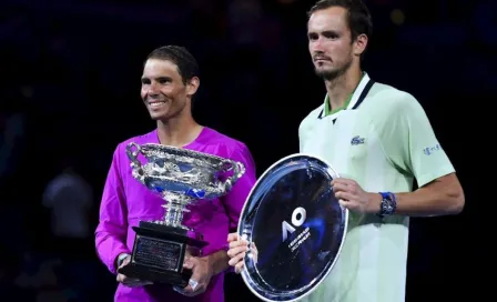 Medvedev se rindió en elogios con Nadal tras título en Australian Open: 'Eres el héroe de la semana'