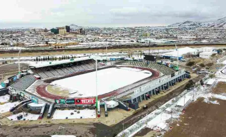 Estadio de Juárez, cubierto de nieve previo a partido vs Chivas