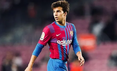 Barcelona: Riqui Puig le firmó un autógrafo en la playera a un cerdo