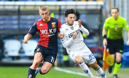 Johan Vásquez, titular en el sexto empate consecutivo del Genoa