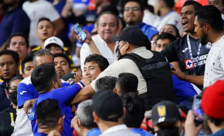 Cruz Azul vs Tigres: Aficionados fueron retirados del Azteca por conatos de bronca en la tribuna