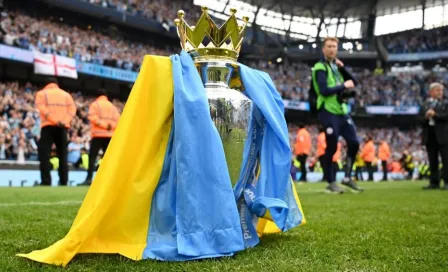 Manchester City: Zinchenko colocó la bandera de Ucrania en trofeo de la Premier League