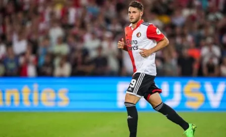 Santiago Giménez: Novia del mexicano realizó emotivo festejo tras debutar con el Feyenoord 