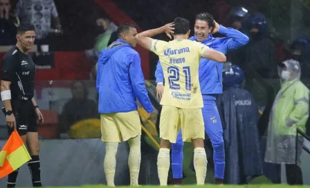 Video: Henry Martín emuló a Biyik festejando con baile de la "Macarena"