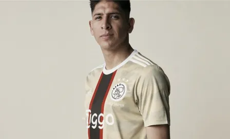 Edson Álvarez, protagonista en presentación del tercer uniforme del Ajax