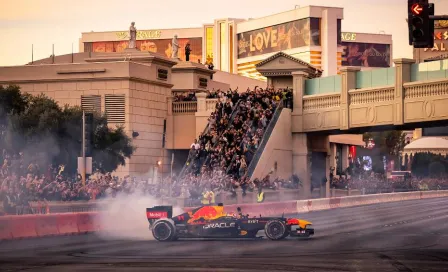 Checo Pérez: Fue ovacionado en Showrun de Las Vegas