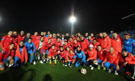 Chivas: Raúl González visitó al Rebaño en su concentración en la Ciudad Deportiva del Real Madrid