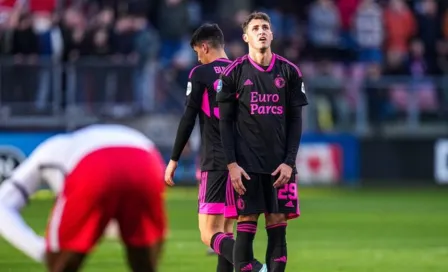 Santi Giménez anotó pero fue anulado en el empate del Feyenoord 