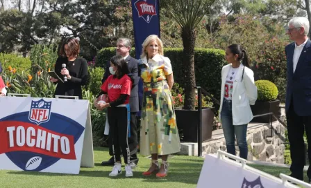 NFL: Jill Biden aprovechó su visita para convivir con los niños del programa Tochito