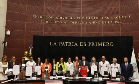 Chivas Femenil: Ricardo Monreal recibió al Guadalajara en el Senado de la República