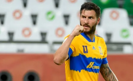 Gignac subastará balones hechos por artesanos huicholes para ayudar a niños de Nuevo León