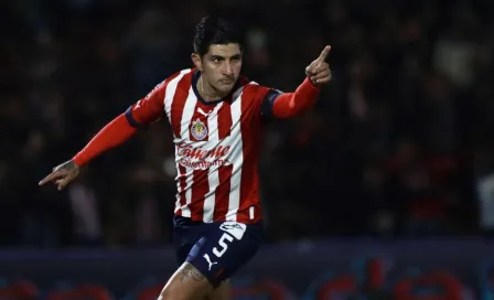 Víctor Guzmán anotó en su primer encuentro como titular con las Chivas