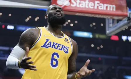 Los Ángeles Lakers perdieron ante el Thunder en la noche histórica de LeBron James