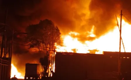 Incendio en la Central de Abastos de la Ciudad de México genera caos 