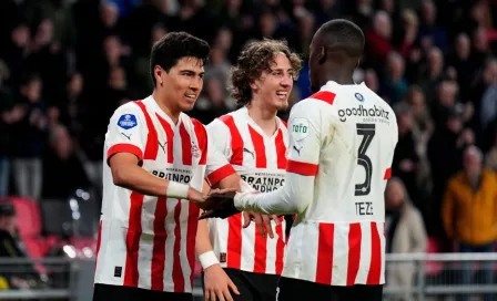 ¡Alza la mano! Erick Gutiérrez anotó en la goleada del PSV ante el Excelsior