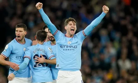 Manchester City golea al Arsenal y amenaza el liderato de la Premier