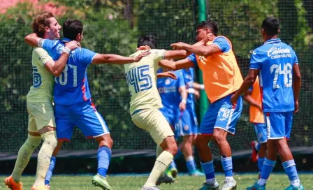 ¡Golpes y patadas! Así fue la bronca entre Cruz Azul y América en la Sub 18