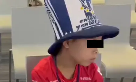 Niño que no dejaron entrar al Volcán por su sombrero fue invitado al Clásico Regio por Rayados