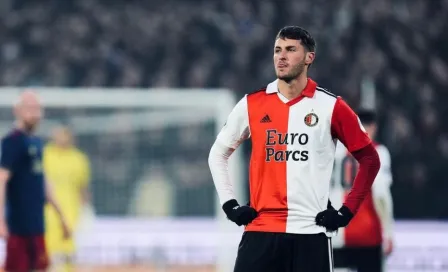 Santi Giménez no anota en triunfo de Feyenoord sobre Emmen y se aleja del título de goleo