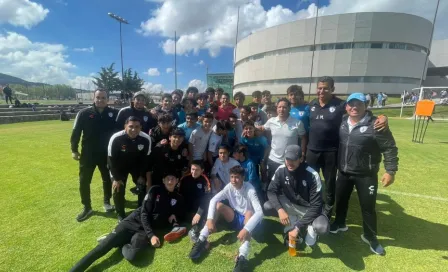 ¡Regresa a sus raíces! Hirving Lozano estuvo presente con la Sub-14 de los Tuzos del Pachuca