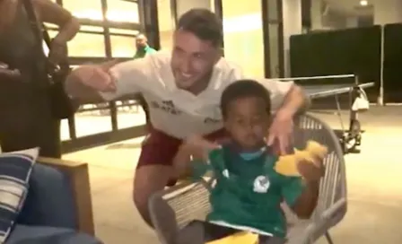 Niño etíope que quiere ser mexicano convive con el Tri, recibe uniforme y hasta quesadillas