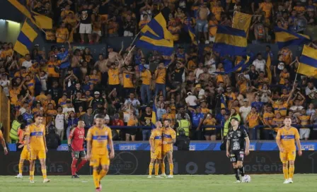 Se presenta altercado entre aficionados durante el Tigres vs León