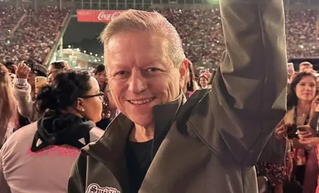 Ministro Zaldívar cumplió en intercambio pulsera de la amistad en el show de Taylor Swift