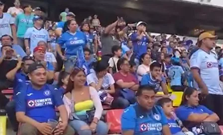 Aficionados de Cruz Azul abuchean al equipo tras la derrota frente a Querétaro 