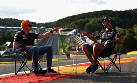 ¿Ya olvidaron a Checo? Red Bull compartió foto con Verstappen y Ricciardo juntos