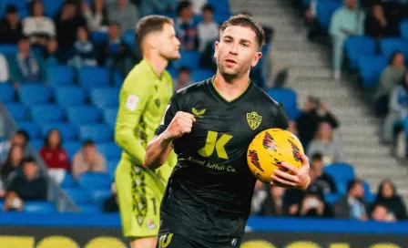 César Montes sin minutos en el agónico empate de Almería vs Real Sociedad