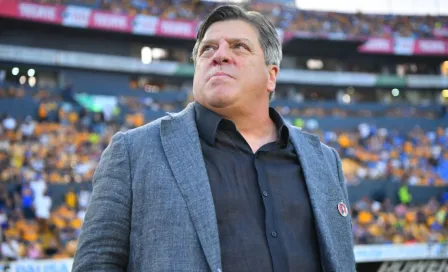 Afición de Tigres se burla de Miguel Herrera con cantico en el Volcán: “Son los viejitos de Tigres”